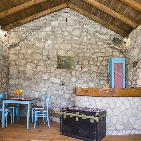 Holiday Mario - One-bedroom Holiday 別荘 Putniković